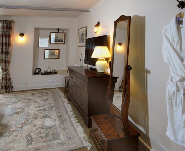 The George At Nunney Hotel Bagian luar foto