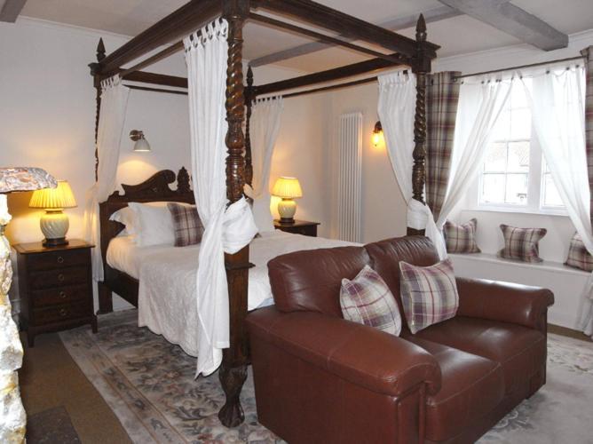 The George At Nunney Hotel Bagian luar foto