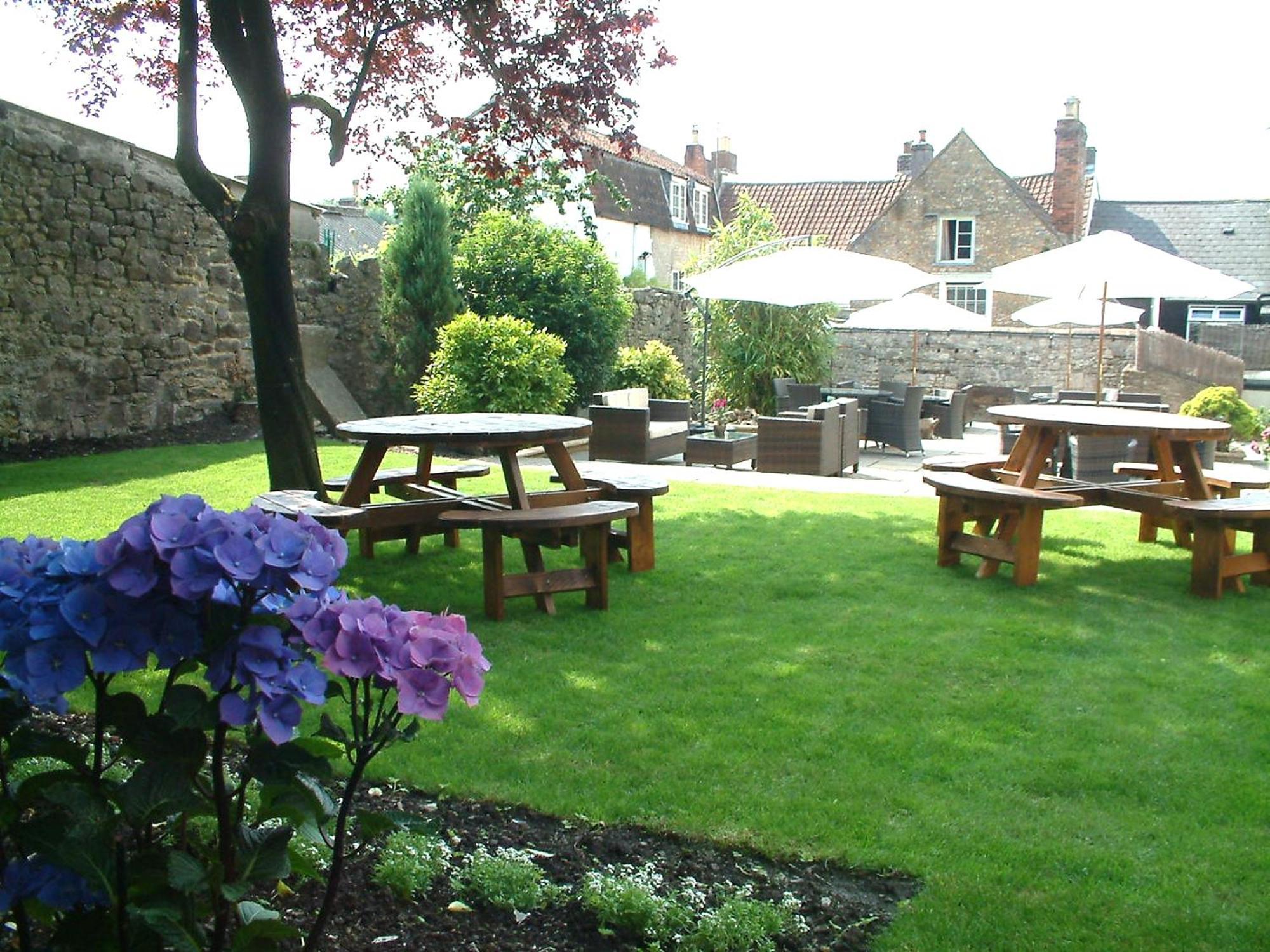 The George At Nunney Hotel Bagian luar foto