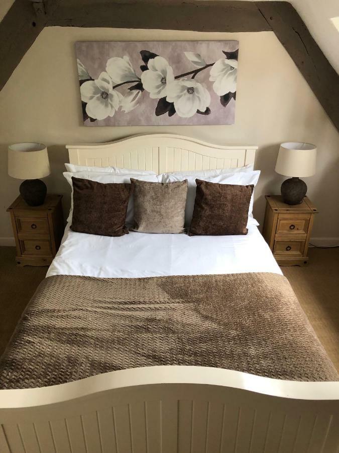 The George At Nunney Hotel Bagian luar foto