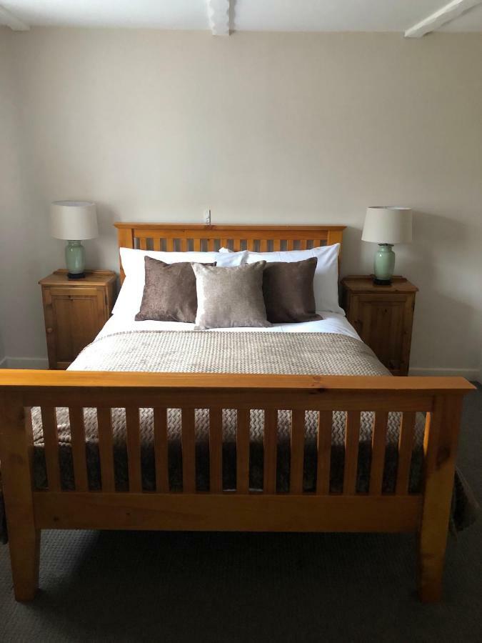 The George At Nunney Hotel Bagian luar foto