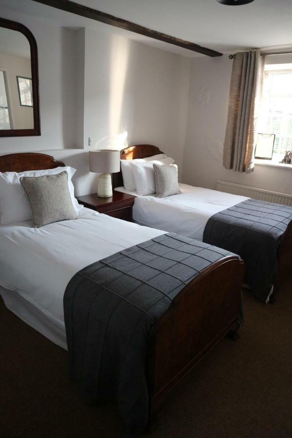 The George At Nunney Hotel Bagian luar foto