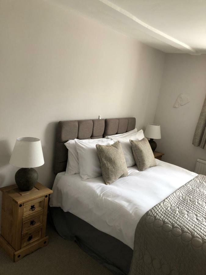 The George At Nunney Hotel Bagian luar foto