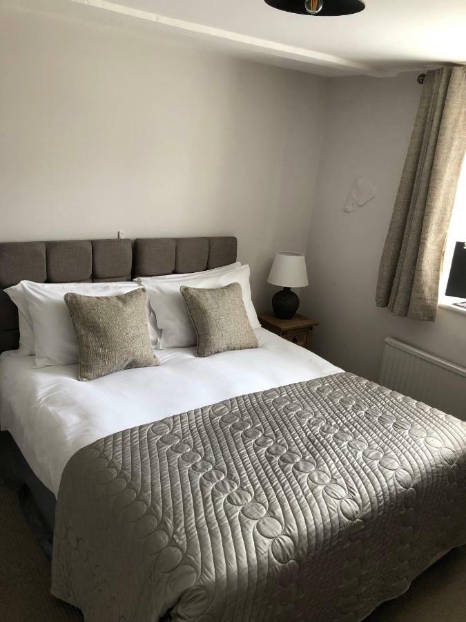 The George At Nunney Hotel Bagian luar foto