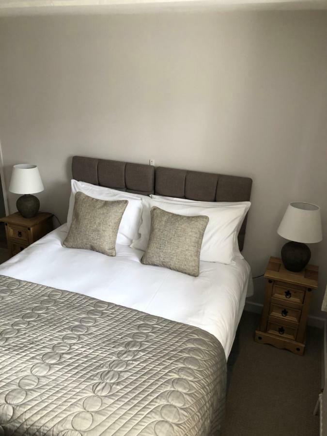 The George At Nunney Hotel Bagian luar foto