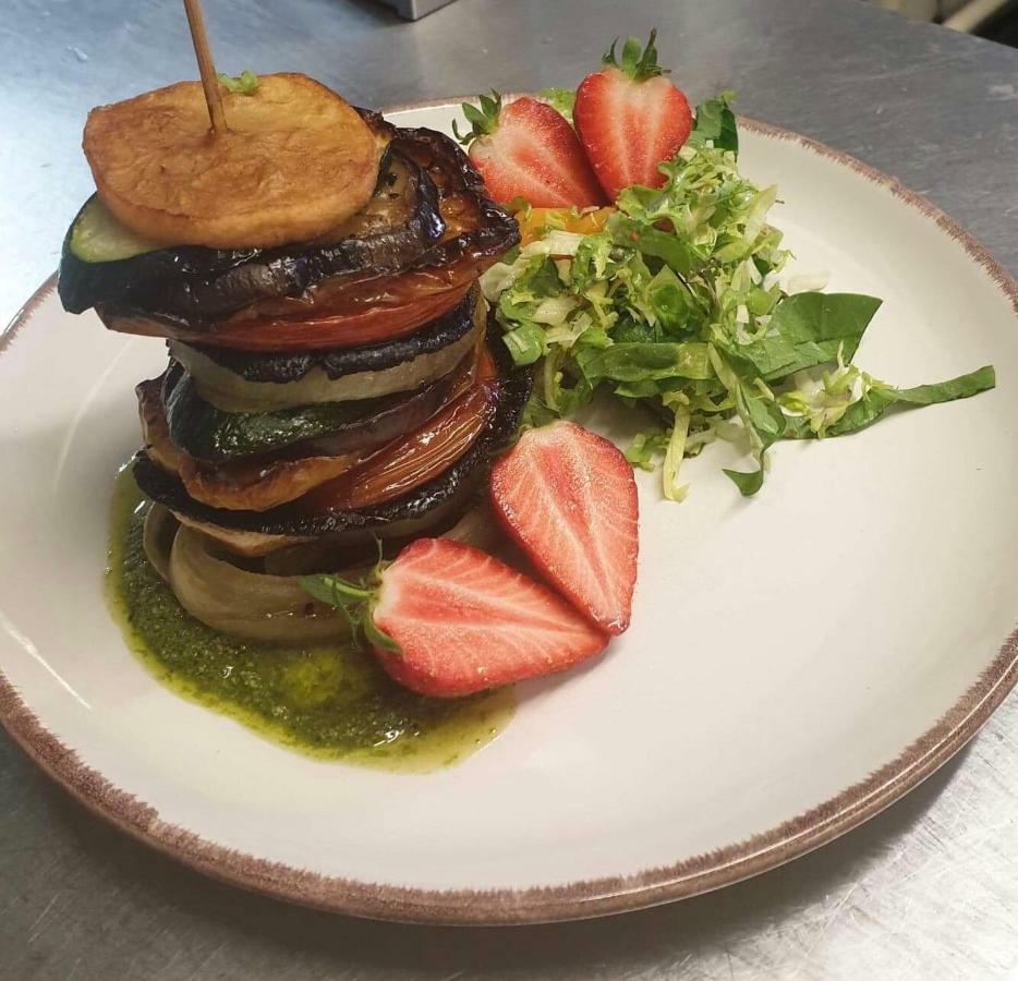 The George At Nunney Hotel Bagian luar foto