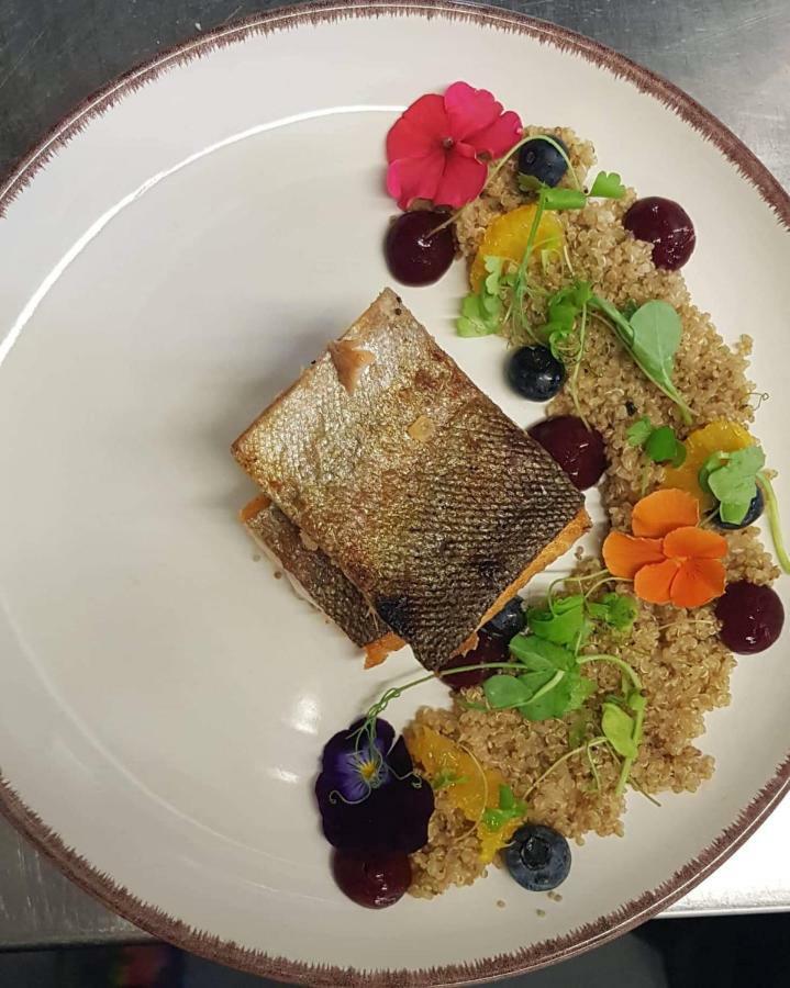 The George At Nunney Hotel Bagian luar foto