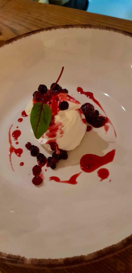 The George At Nunney Hotel Bagian luar foto