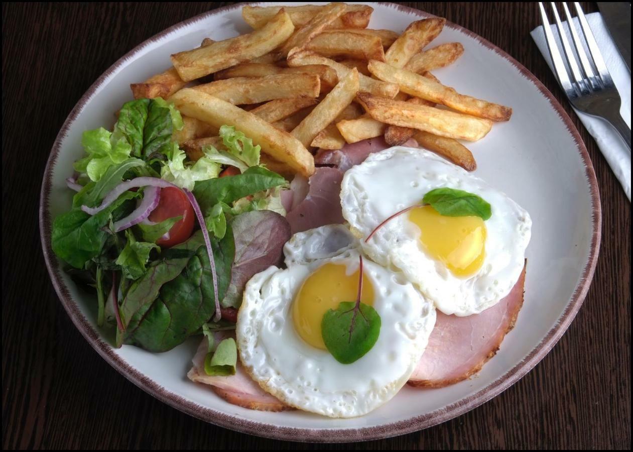 The George At Nunney Hotel Bagian luar foto