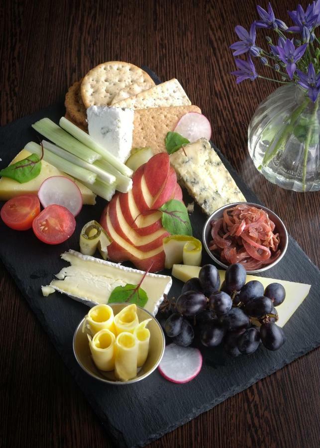 The George At Nunney Hotel Bagian luar foto